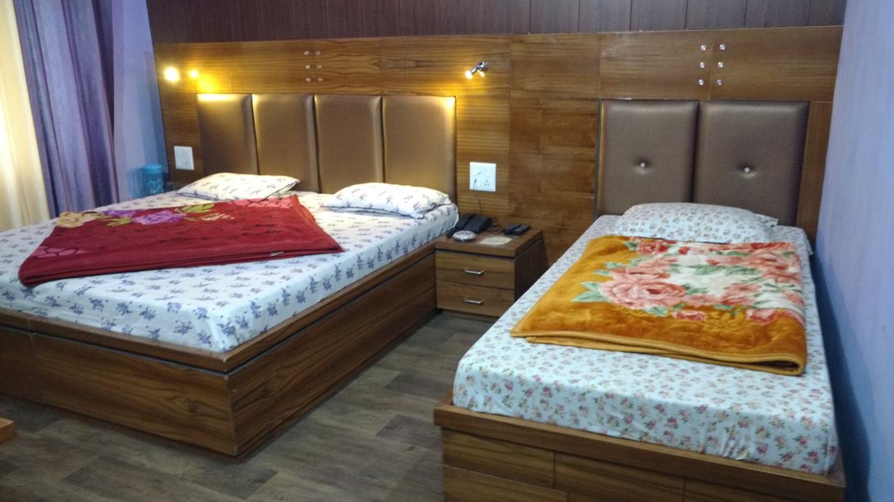 Hotel Brahma Kamal Джошимат Экстерьер фото